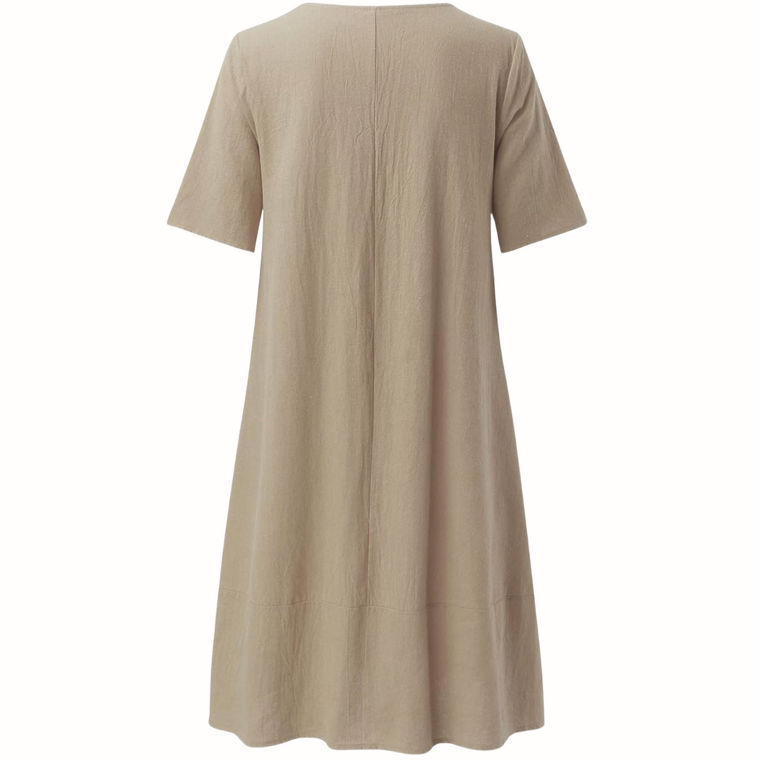 Chic women's casual dress, relaxed fit with short sleeves and pockets, offering effortless everyday fashion and comfort.