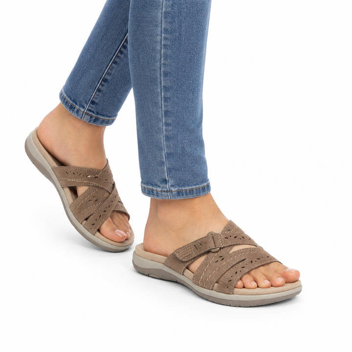 Slip-resistant women's orthopedic sandals, perfect for summer with adjustable comfort.
