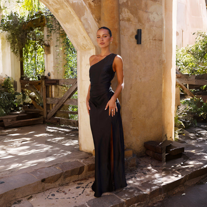 Beautiful women's one shoulder maxi evening dress, ideal for formal parties and sophisticated events.