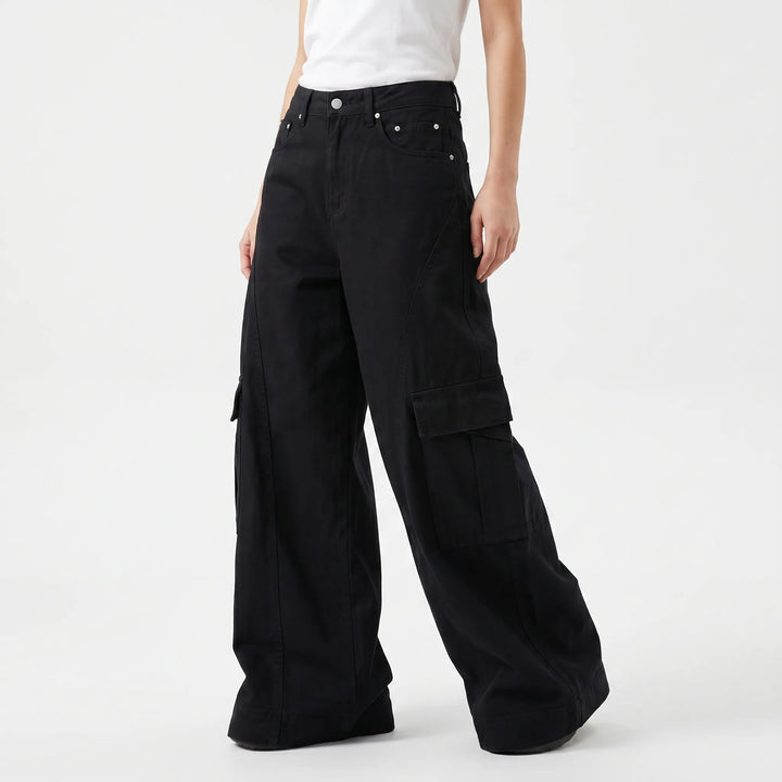 Trendy women's oversized wide-leg pants, perfect for casual streetwear and a comfortable, relaxed fit.
