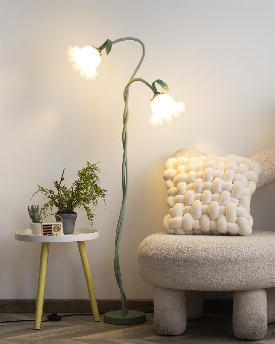 Living room green floral floor lamp, white shade, modern botanical ambient light.