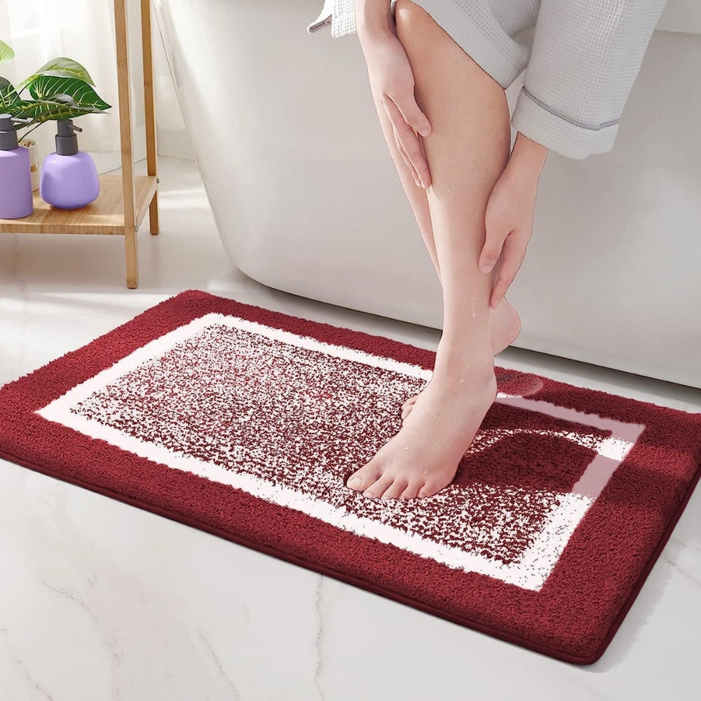 Close-up of plush microfiber texture on a non-slip bath mat. Soft, quick-dry, & washable bath rug for safety.