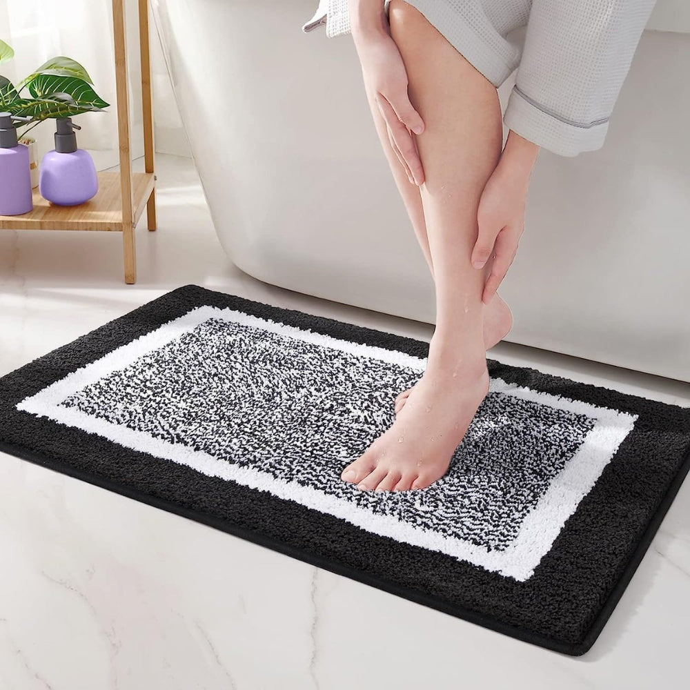 Soft plush microfiber non-slip bath rug, enhancing home safety. Quick-dry, washable bath mat for modern decor.