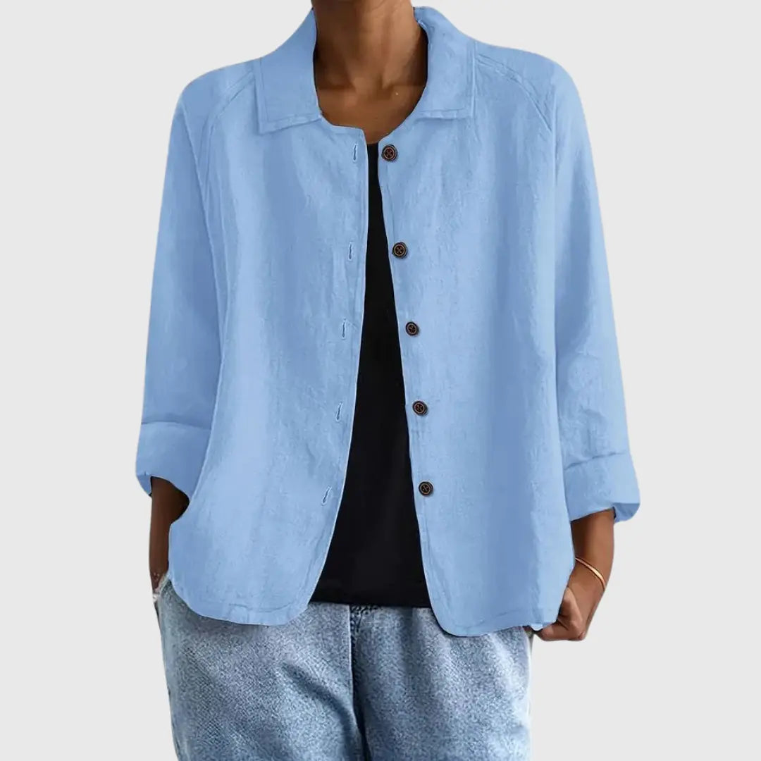 Women's classic light top, soft and comfortable, perfect for versatile everyday wear or casual chic style.