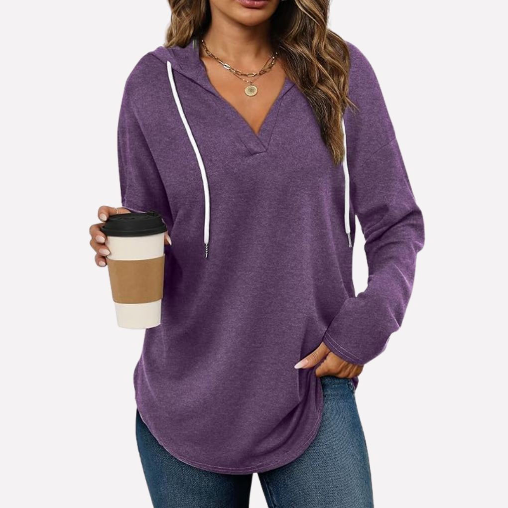 Stylish oversized women's pullover sweatshirt, versatile for casual wear and everyday comfort.