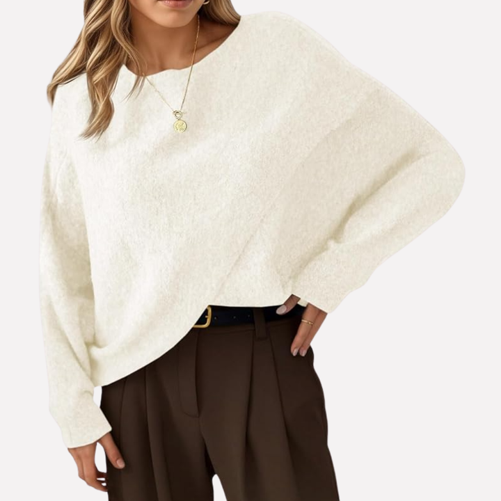 Stylish women's oversized batwing sweater. Versatile crew neck, long sleeves, and a relaxed, casual fit for autumn.