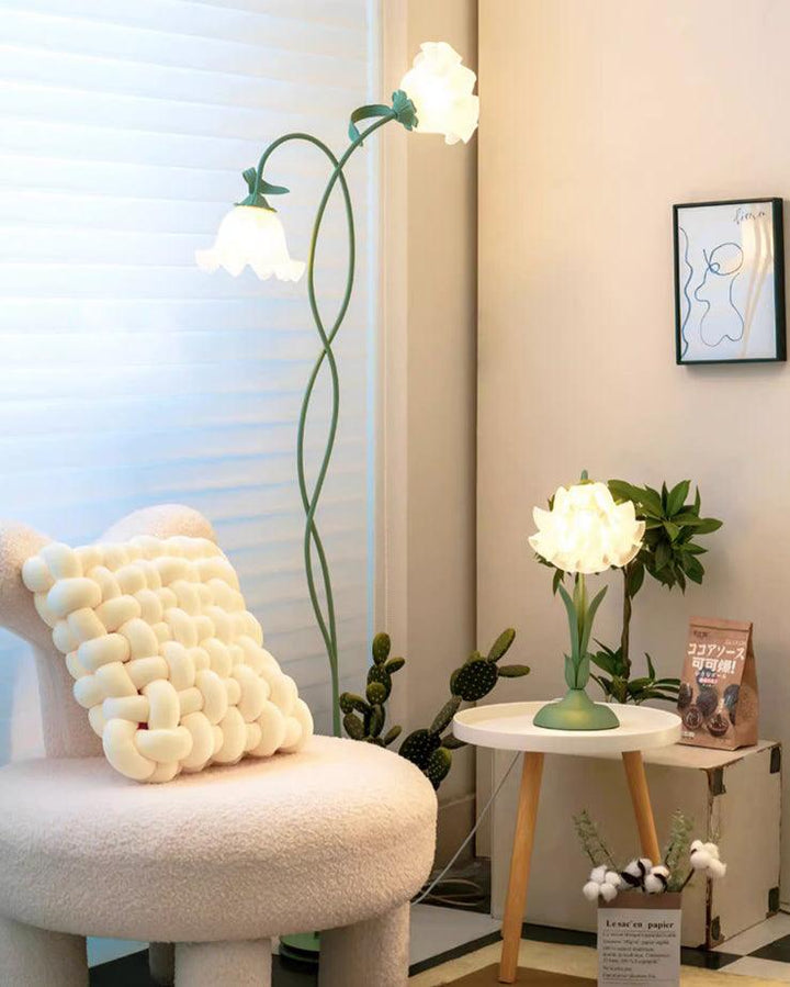 Artistic green botanical floor lamp, vibrant floral design, ideal for modern homes.