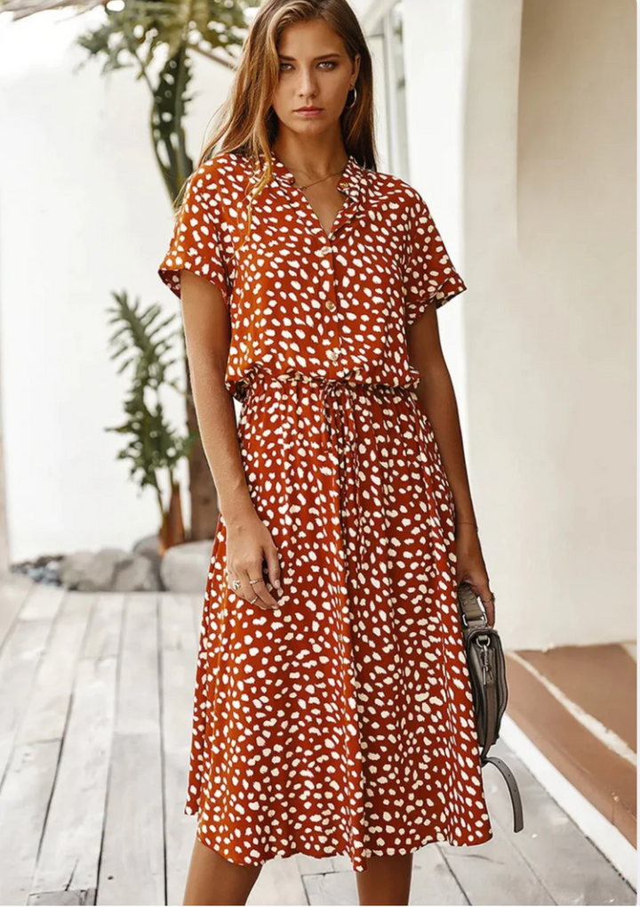 Comfortable summer midi dress: trendy spotted pattern, V-neck, and delicate flutter sleeves.