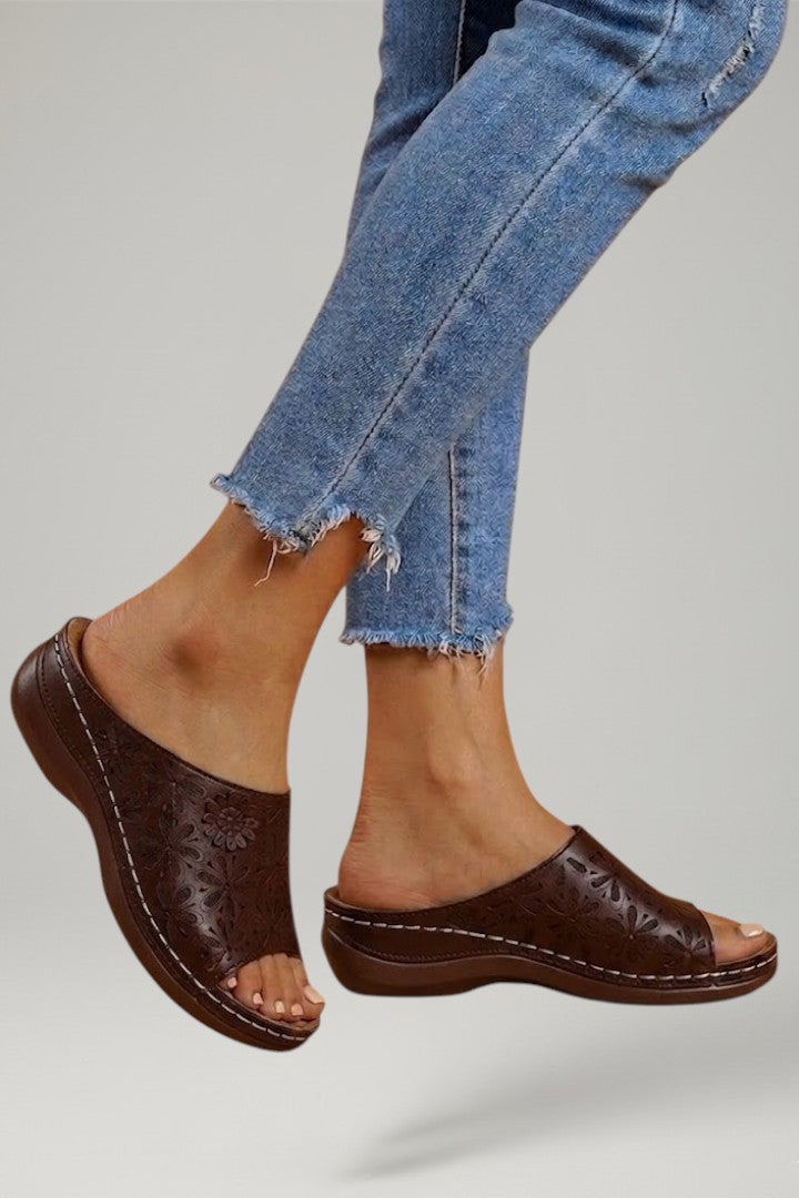 Stylish women's casual sandals with superior arch support & adjustable straps for all-day comfort.