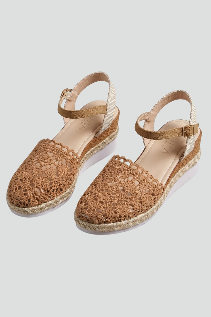 Stylish women's platform sandals with cushioned comfort, perfect for summer casual wear & beach days.