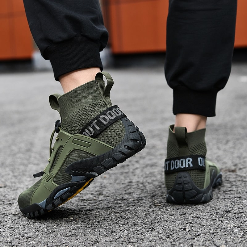 Men's quick-dry sock shoes, lightweight & breathable, perfect for outdoor activities.