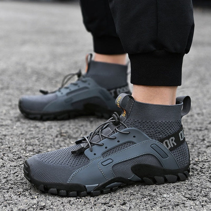 Comfortable men's barefoot sneakers, flexible & non-slip, ideal for walking & travel.