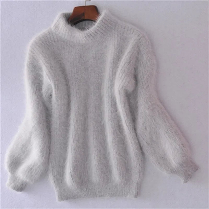Fashionable women's round neck long sleeve sweater. Cozy knit pullover, ideal for stylish fall outfits.