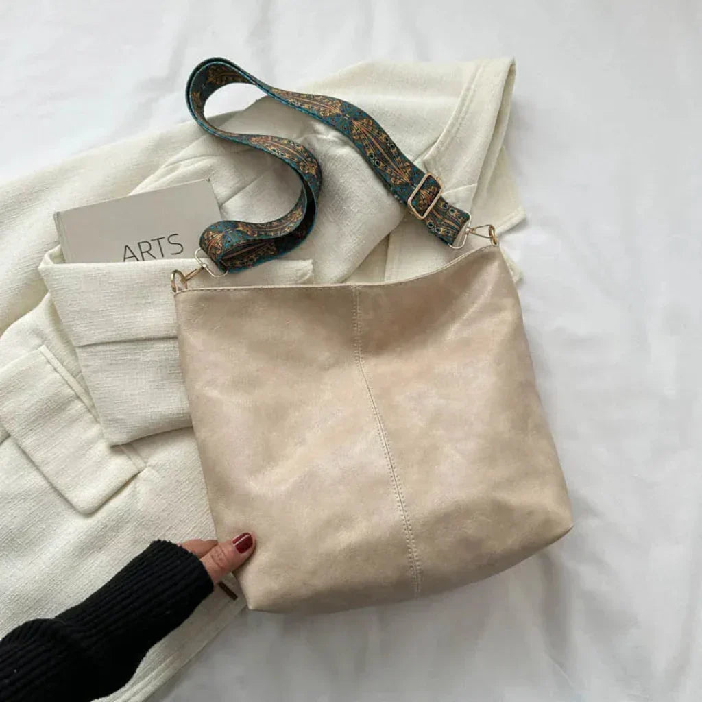 Elegant women's retro fashion shoulder bag, a chic everyday ladies purse with vintage appeal.