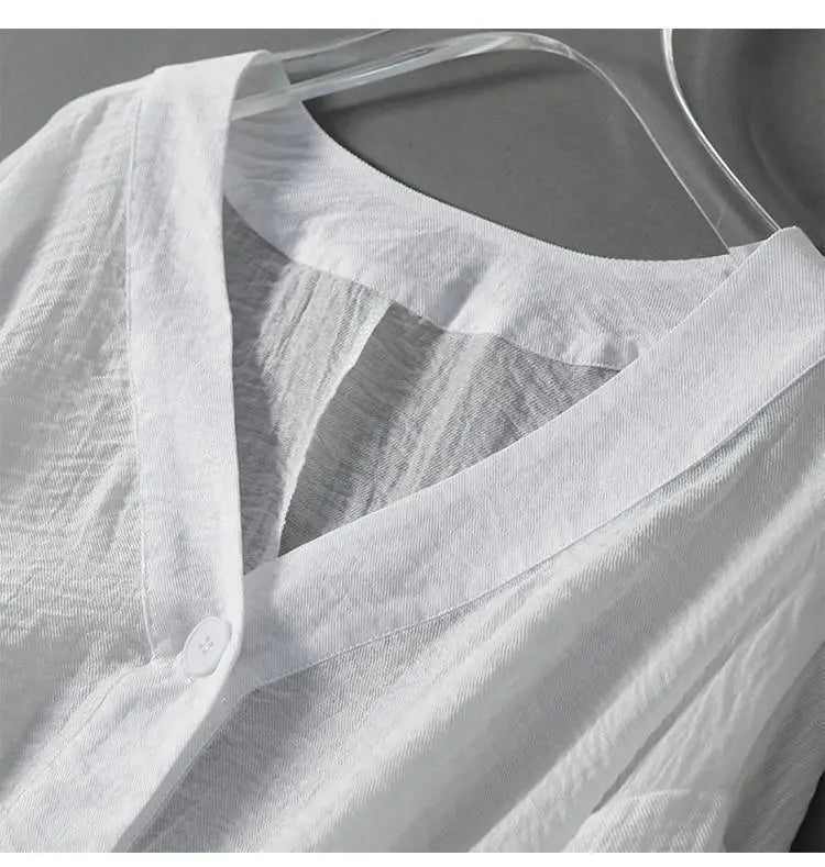 Comfortable women's batwing sleeve summer blouse, flowy and loose fit, ideal for casual wear.