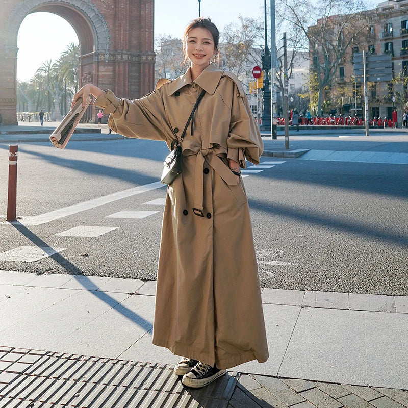 Elegant women's loose-fit trench coat, a long coat ideal for stylish spring and fall jacket layering.