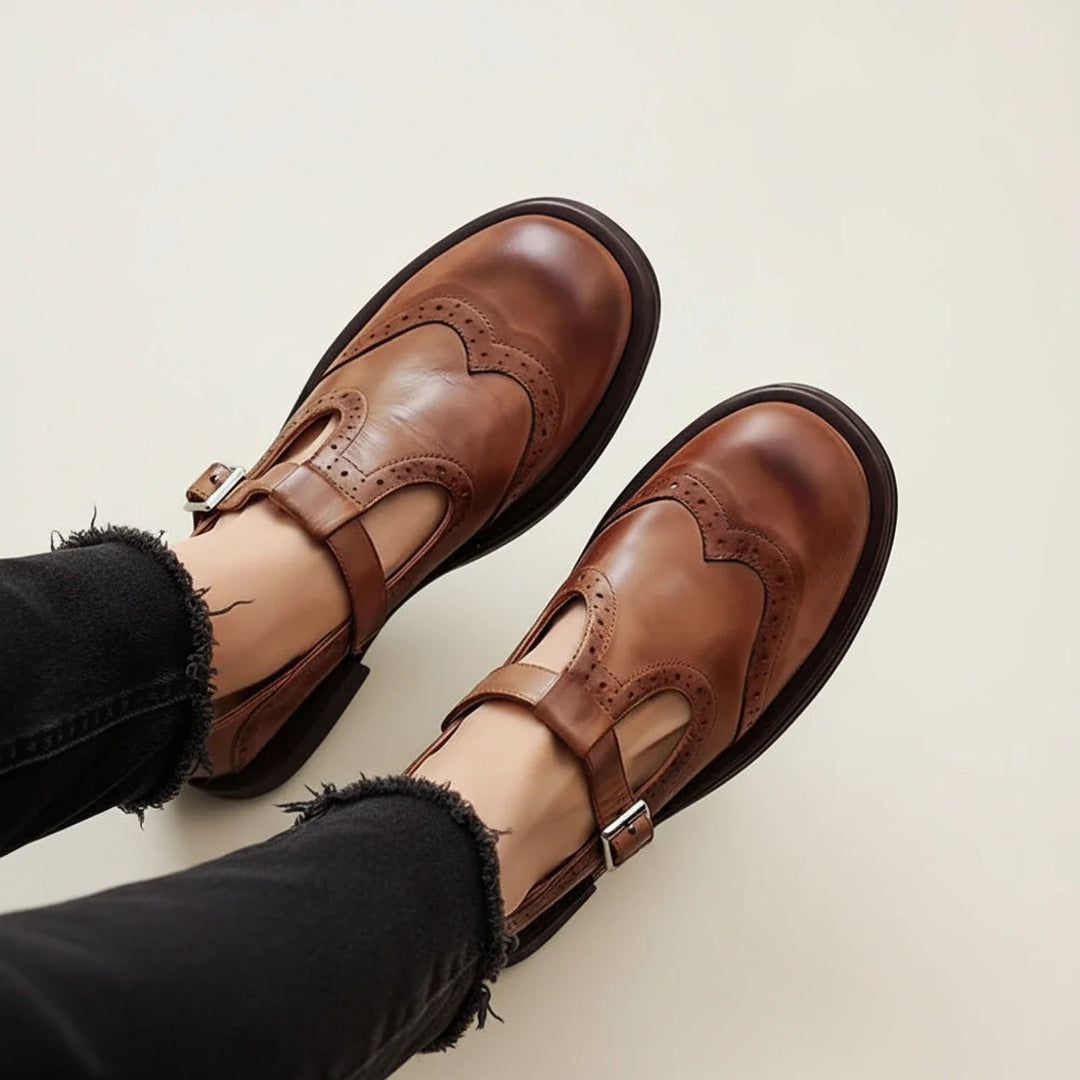 Classic black women's Mary Jane T-strap platform heels with round toe and buckle, perfect for vintage fashion.