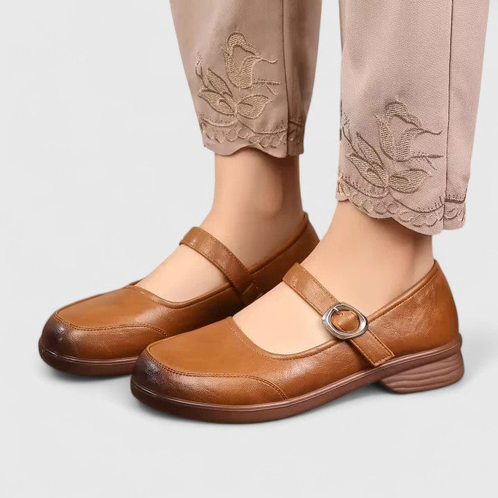 Elegant women's classic buckle flats, a must-have for spring and summer shoes