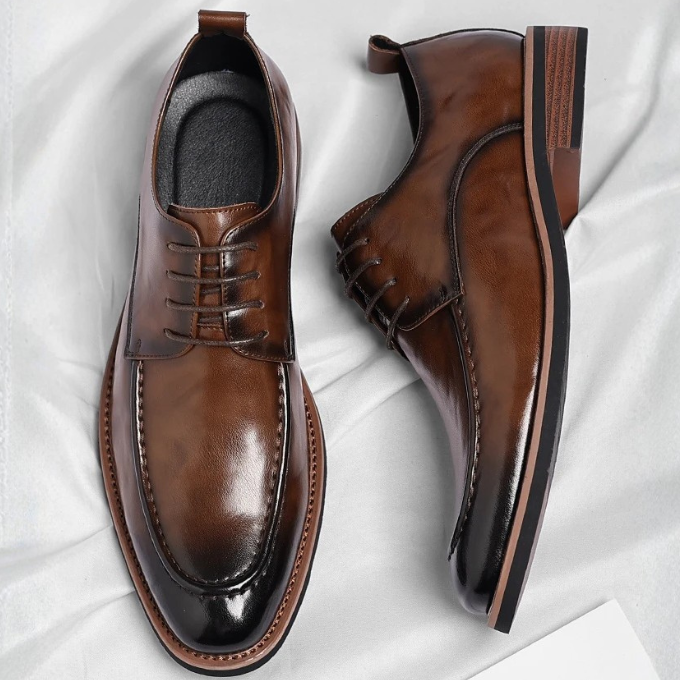 Professional men's dual-tone Oxford dress shoes, essential for classic formal and business fashion.