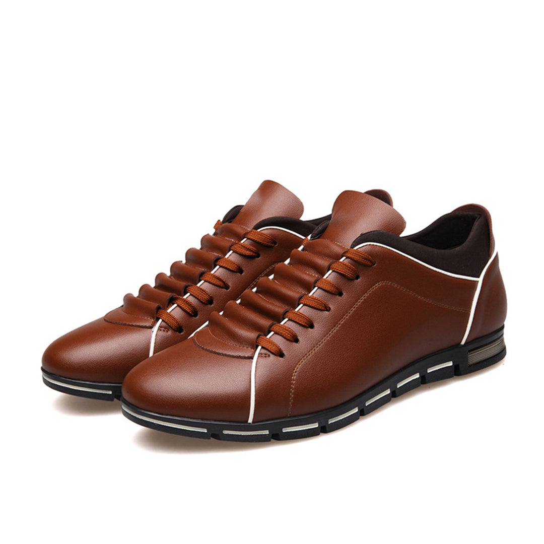 Comfortable men's low-top sneakers, classic design for stylish everyday casual footwear.
