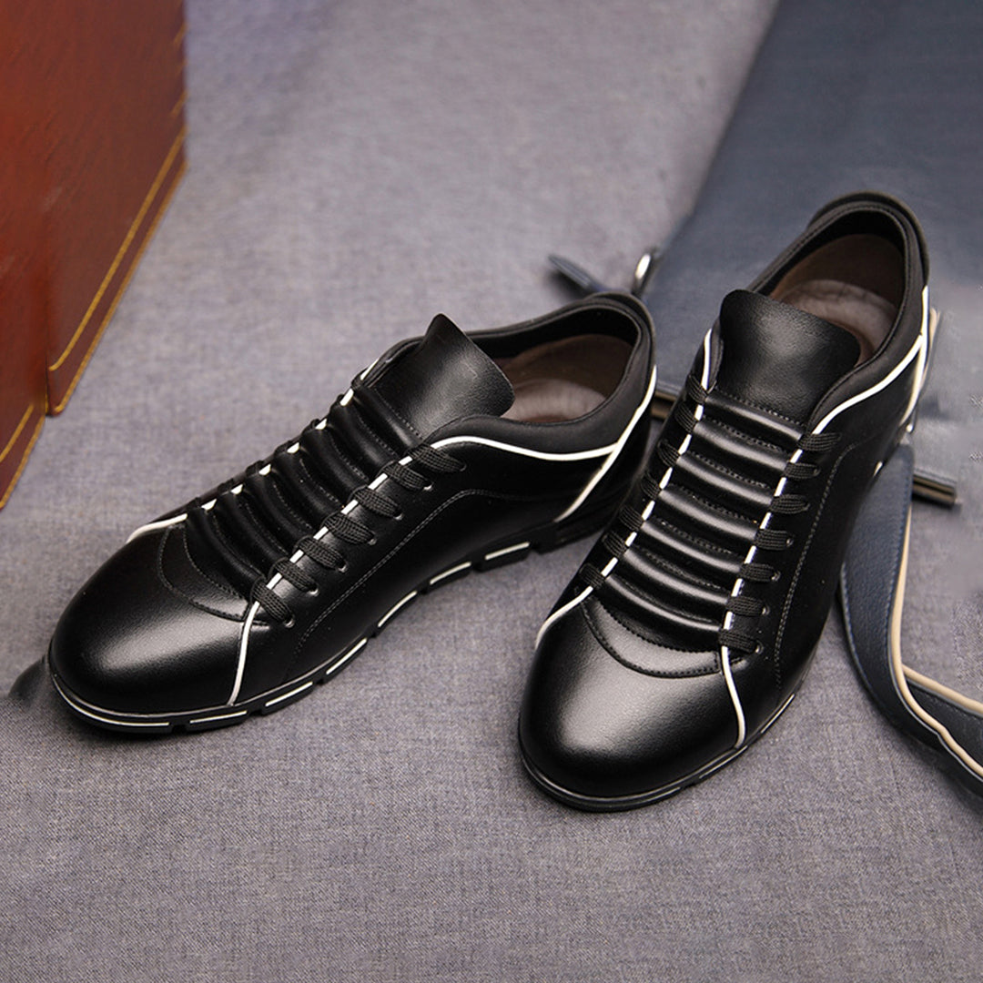 Men's classic low-top canvas sneakers, perfect for stylish, comfortable, and casual everyday wear.