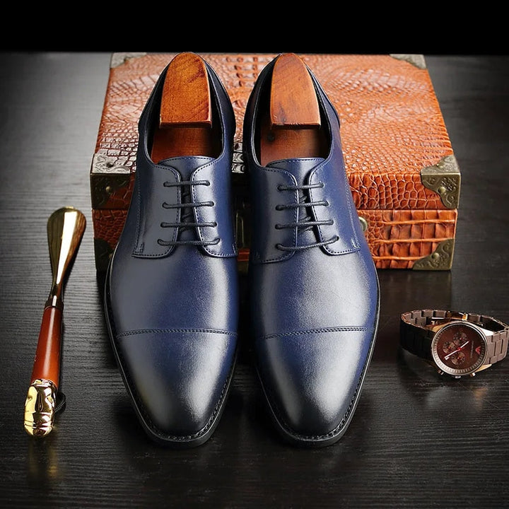 Timeless men's Oxford dress shoes, a wardrobe essential for sophisticated style & lasting comfort.