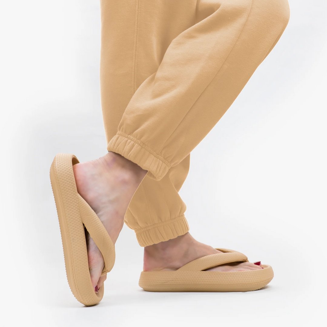 Pain relief shoes: Unisex Cloud Soft comfort flip flops, ideal for cushioned support.
