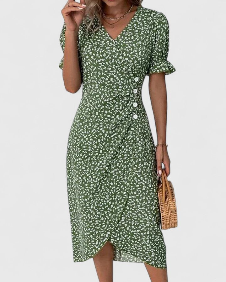 Comfortable women's summer casual dress, perfect for relaxed everyday wear.