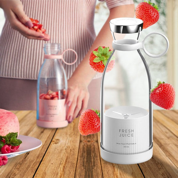 "Compact portable juice blender with stainless steel blades, cordless and rechargeable. Ideal for smoothies on the go."