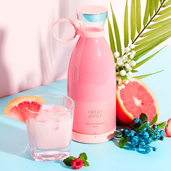 "Compact portable juice blender with stainless steel blades, cordless and rechargeable. Ideal for smoothies on the go."