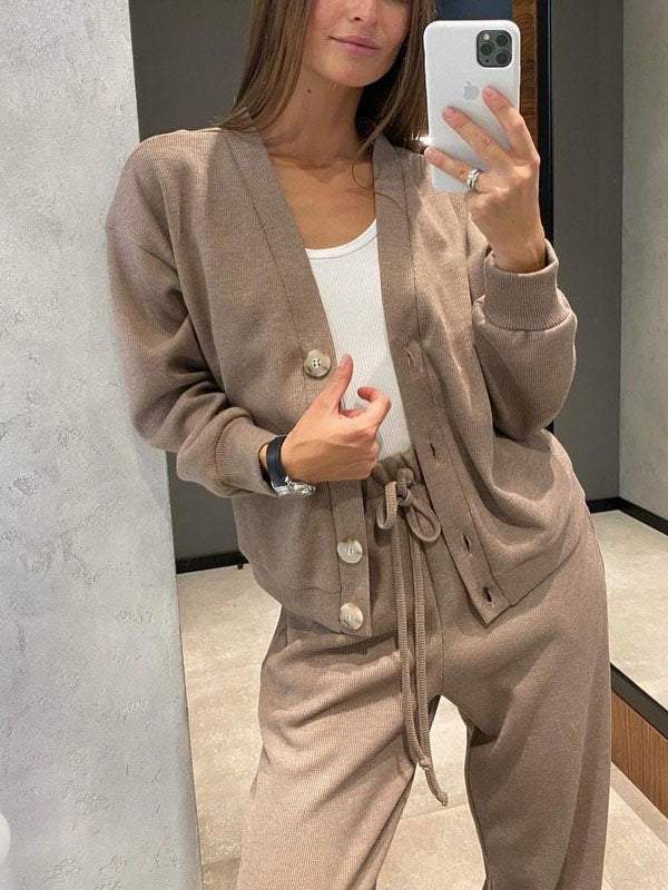 Comfortable women's apparel: relaxed cardigan and drawstring pants set, ideal for cozy loungewear or a casual look.
