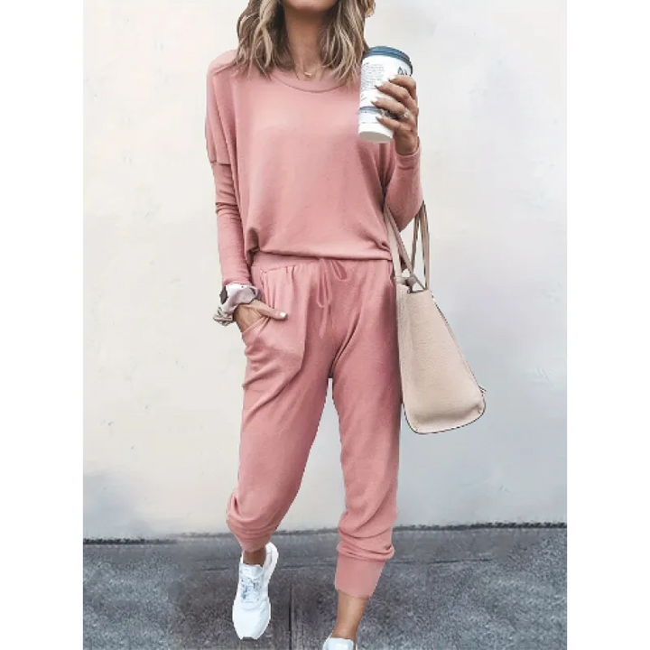 Everyday style: Women's comfortable matching jogger set, a chic two-piece casual wear outfit for women.
