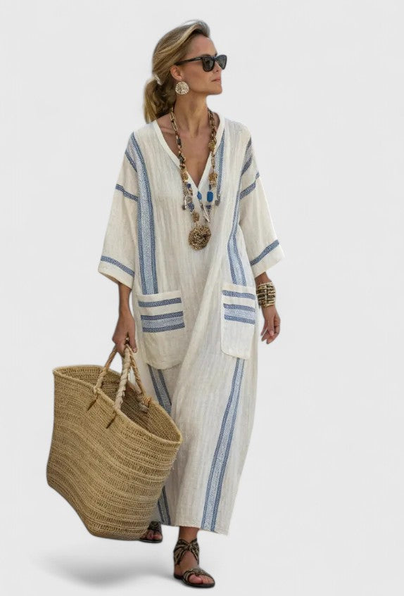 Versatile women's flowy maxi dress, suitable for elegant evening wear or a comfortable day look.