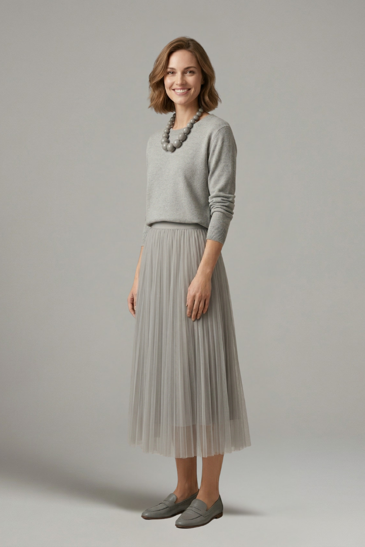 Versatile women's elegant midi dress with pleated skirt, ideal for formal or casual autumn/winter wear.
