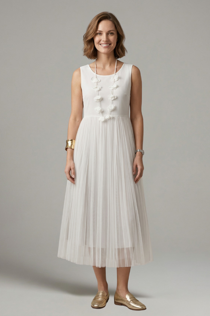 Women's autumn/winter layered midi dress, elegant style, pleated skirt, long sleeves, round neck design.
