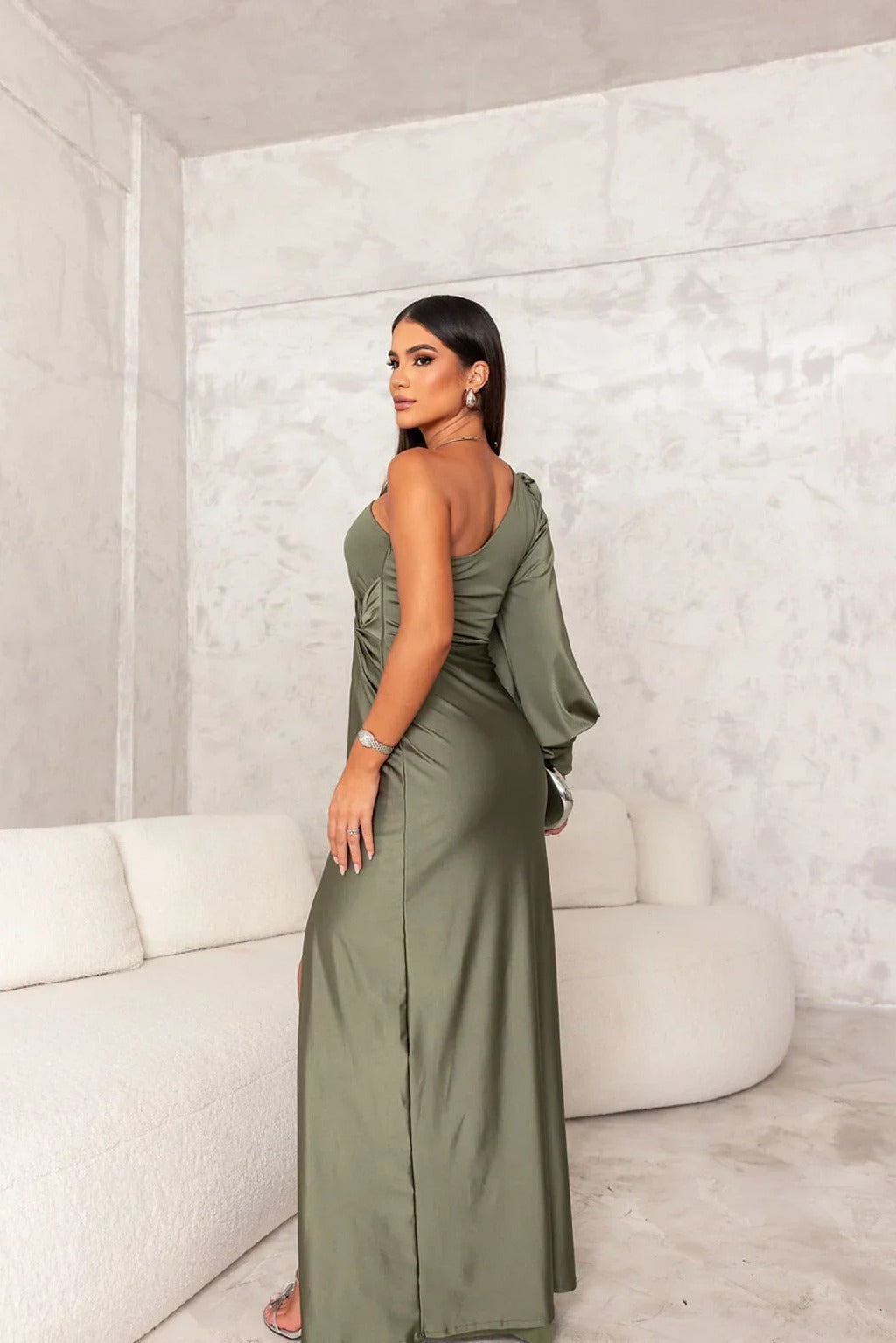 Stylish one-shoulder long dress, perfect for wedding guests. Elegant maxi evening wear for formal events.