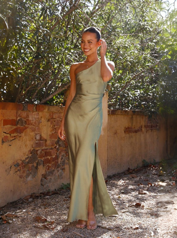 Women's casual one-shoulder maxi dress, a stylish and comfortable green spring dress for various occasions.