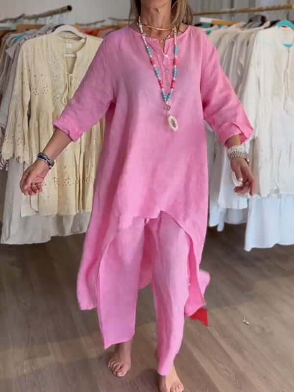 Elegant women's 2-piece pant suit for summer fashion, offering casual elegance & a relaxed fit. Versatile & comfortable.