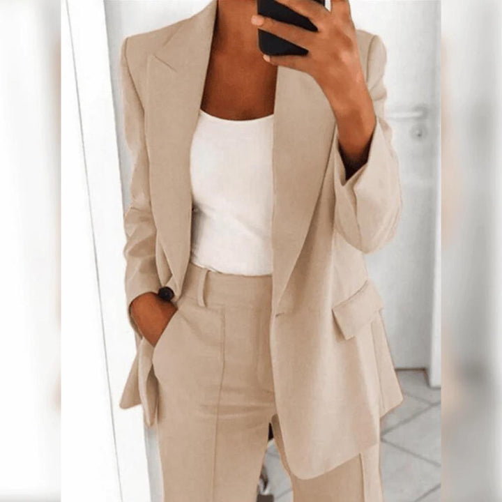 Modern women's elegant 2-piece workwear suit, a versatile & professional coordinated set for office & events.
