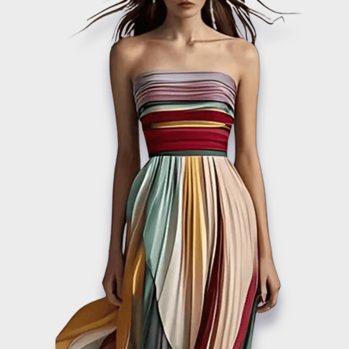 Maxi dress, strapless, featuring a sophisticated colorblock design and delicate pleats for formal occasions