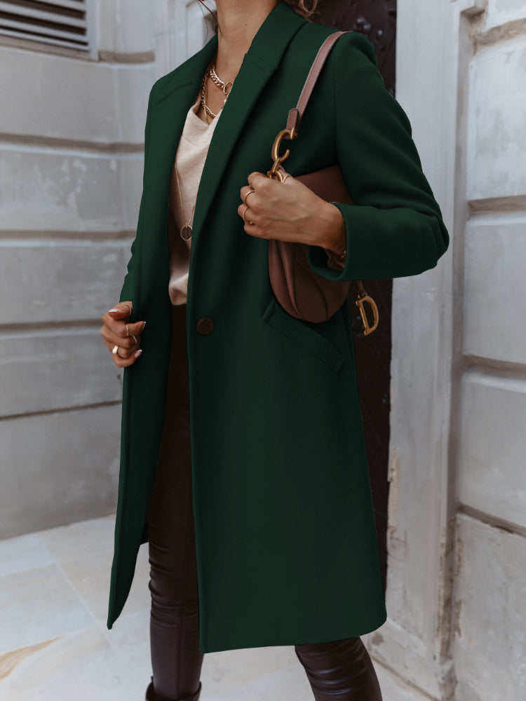 Detail shot of the double-breasted closure on a women's long trench coat, stylish and functional.