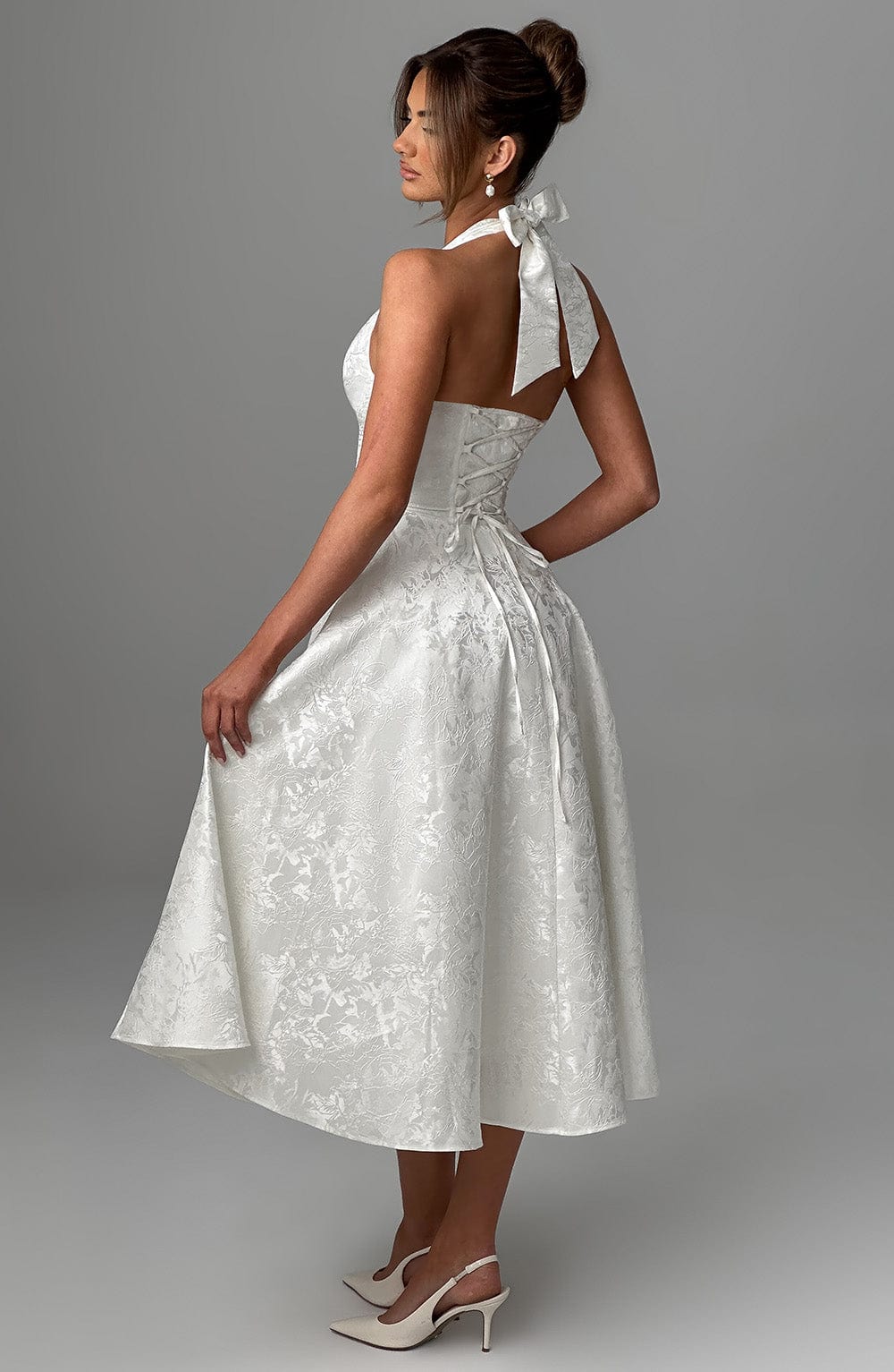 Beautiful women's party dress featuring a refined halter neck and comfortable midi length