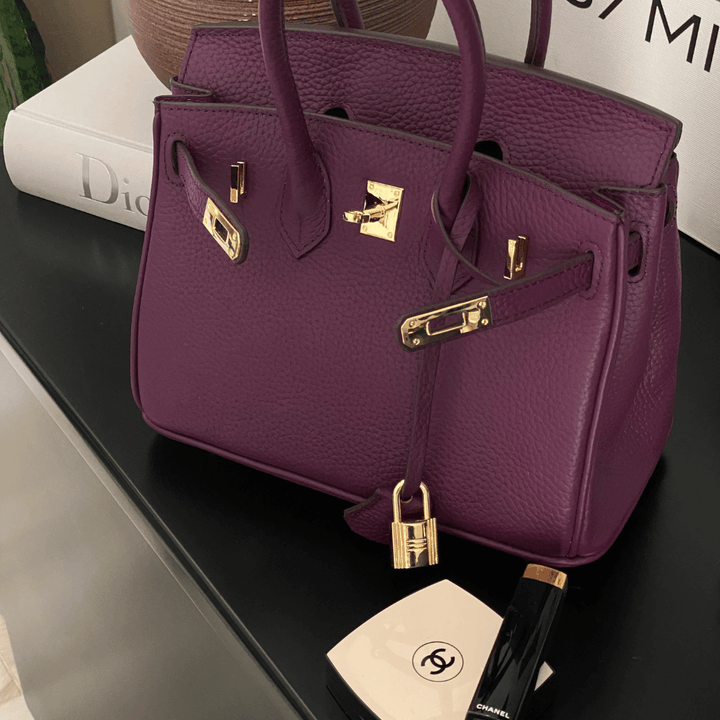 Elegant women's leather fashion accessory. Stylish handbag for daily use, a versatile and chic purse.