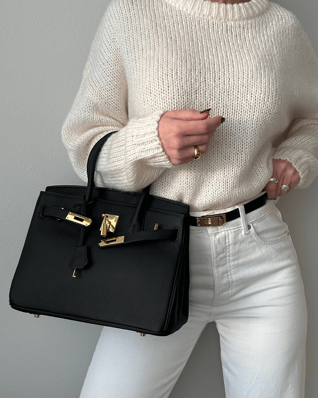 Chic women's leather crossbody bag. Practical large capacity purse, stylish for daily wear & elegant events.