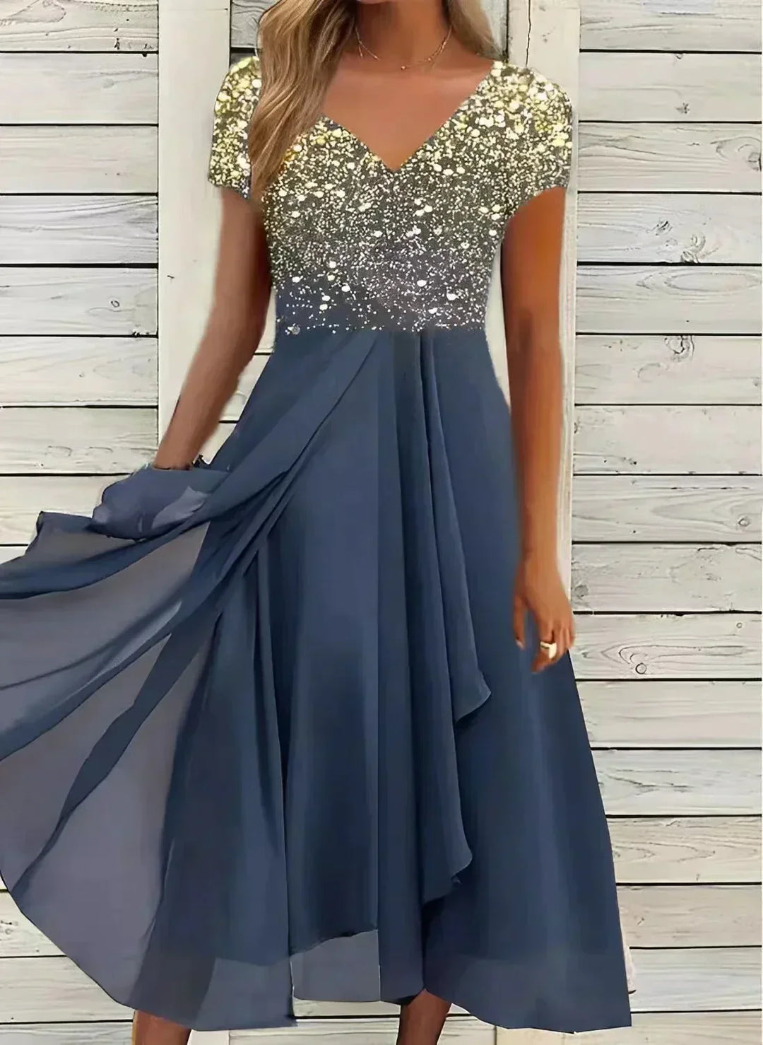Elegant women's maxi dress. Versatile design for formal events or casual outings. Comfortable, long fit.