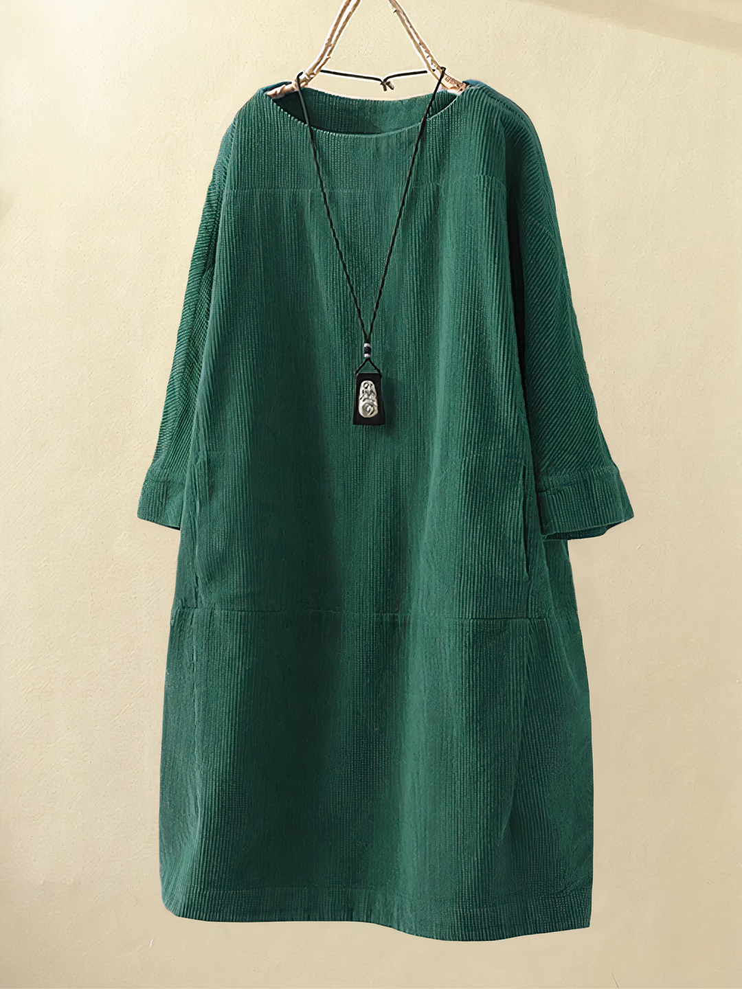 Autumn/spring women's casual midi dress with long sleeves, rounded neck, and essential pockets. Elegant & comfortable.