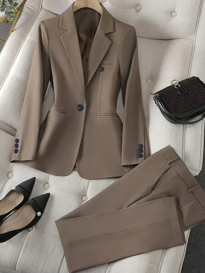Versatile women's tailored two-piece suit with notched lapel blazer & matching pants for business casual.