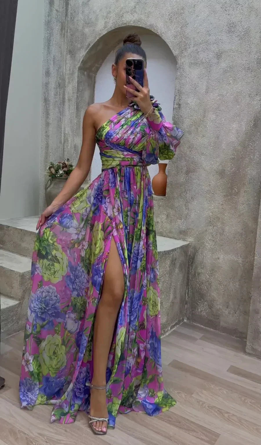 Elegant women's one-shoulder maxi dress with a flowy silhouette, perfect for summer parties or evening wear.
