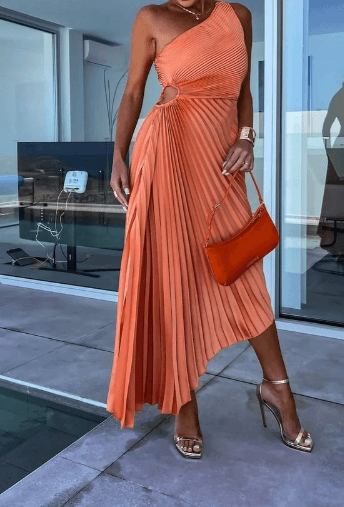 Beautiful women's pleated one-shoulder dress, a chic and comfortable flowy evening gown