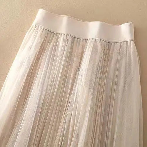 Stylish women's pleated flowy A-line midi skirt. Versatile for elegant or casual spring/summer outfits. High-waist.